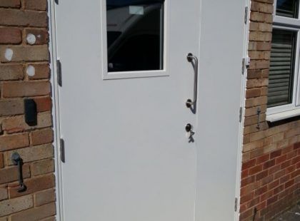 white door set